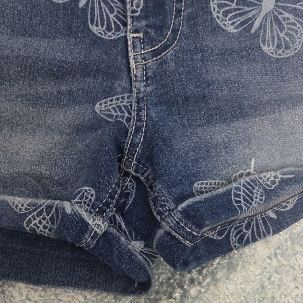 No Boundaries Butterfly Jean Shorts - Picture 2 of 7